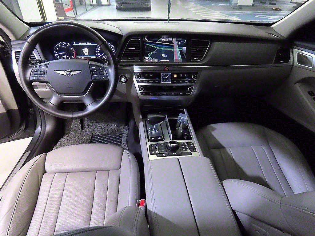 Genesis G80 - Vista 10