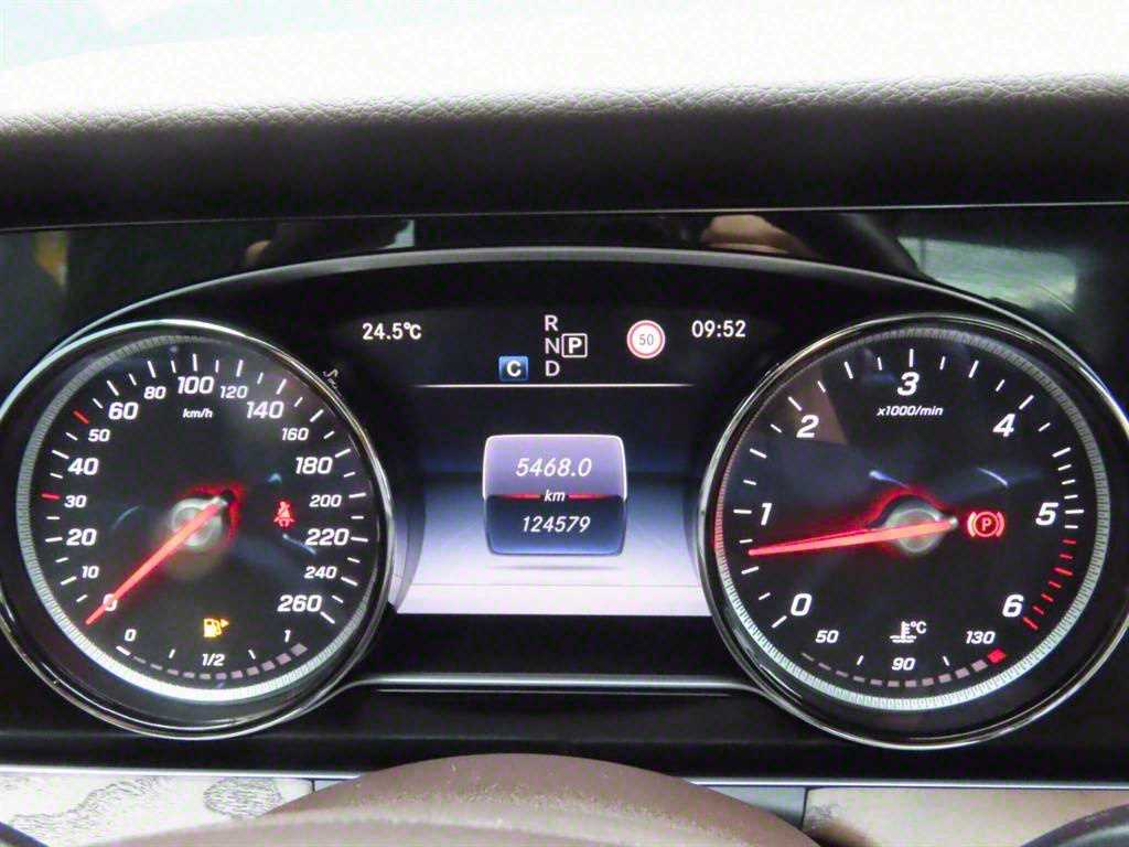 Mercedes Benz E class - Vista 11