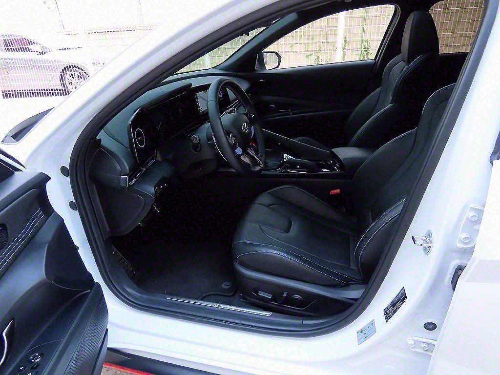 HYUNDAI Avante - Vista 5