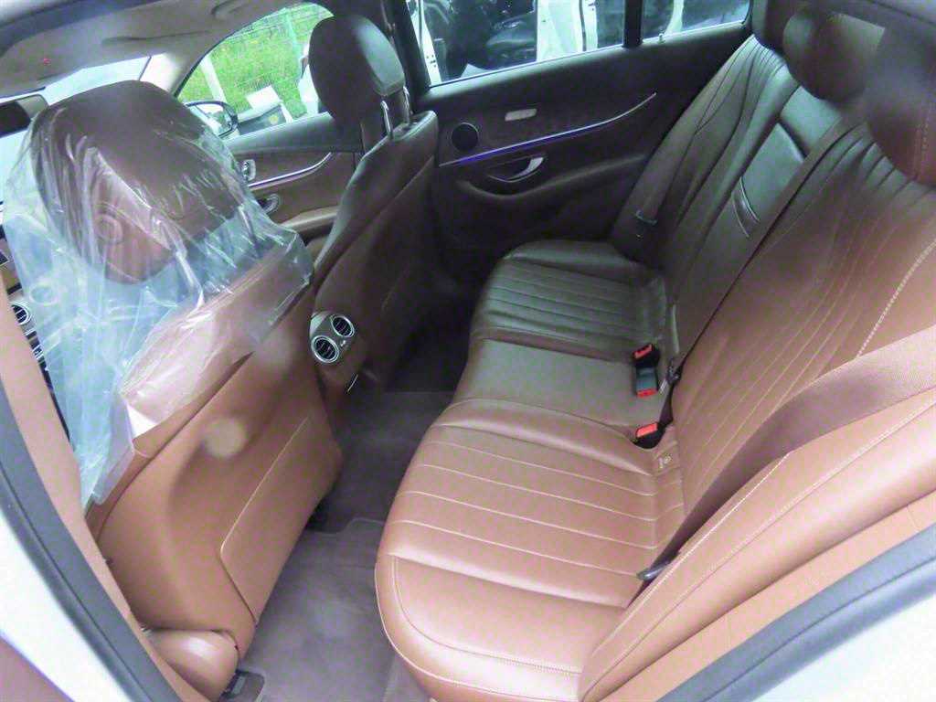 Mercedes Benz E class - Vista 6