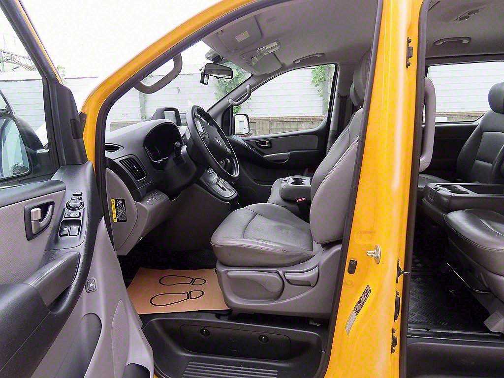 HYUNDAI Starex - Vista 5