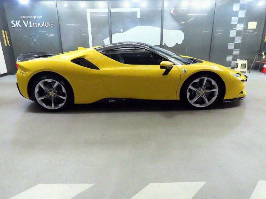 Ferrari SF90 - Vista 8