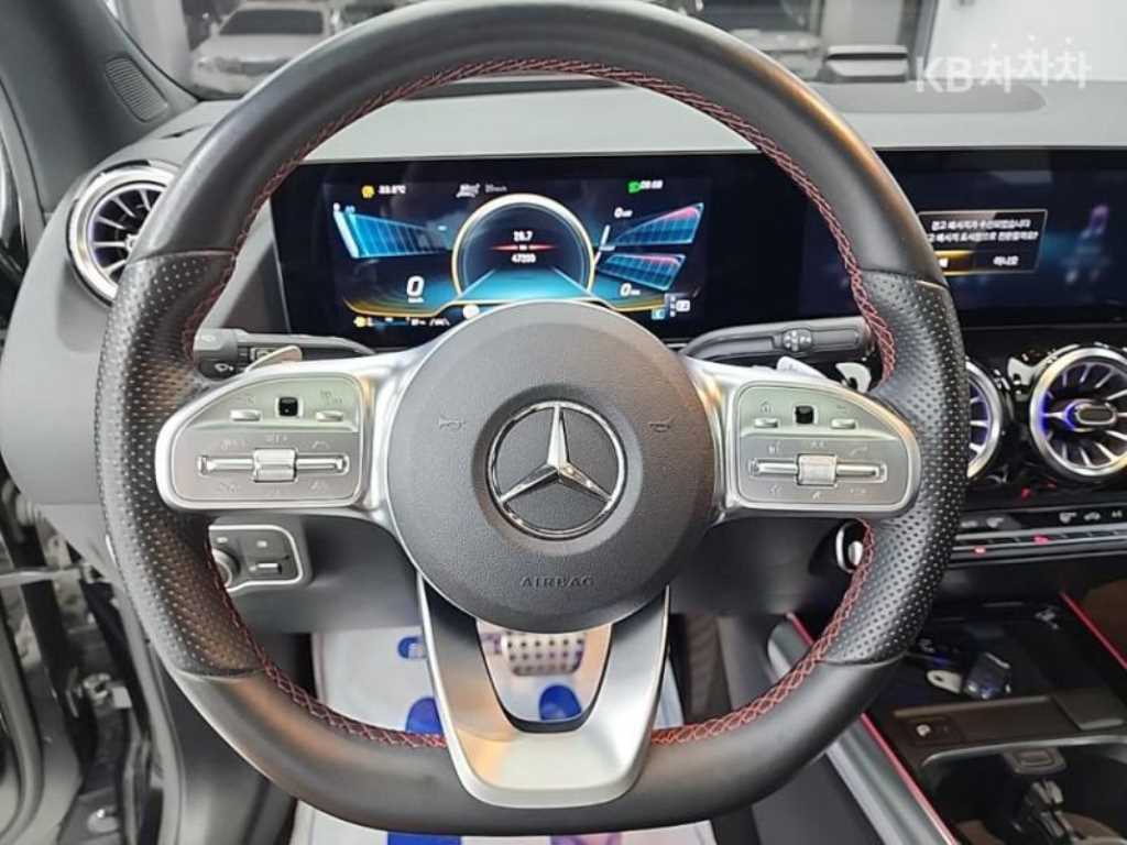 Mercedes Benz GLA Class - Vista 8