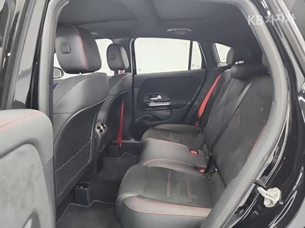 Mercedes Benz GLA Class - Vista 11