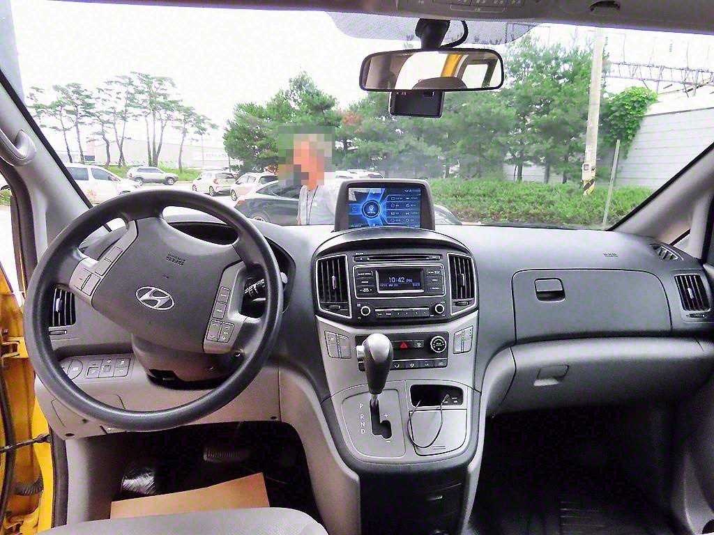 HYUNDAI Starex - Vista 8