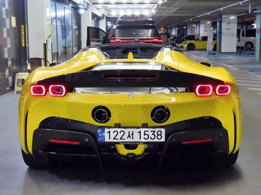 Ferrari SF90 - Vista 5