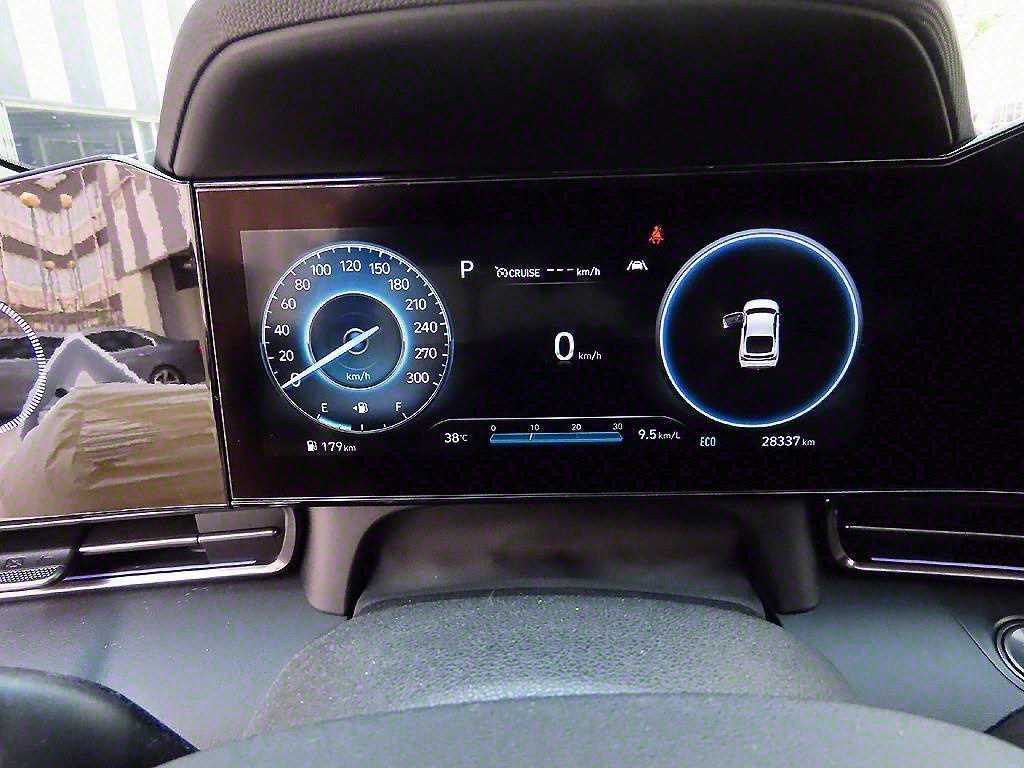 HYUNDAI Avante - Vista 9