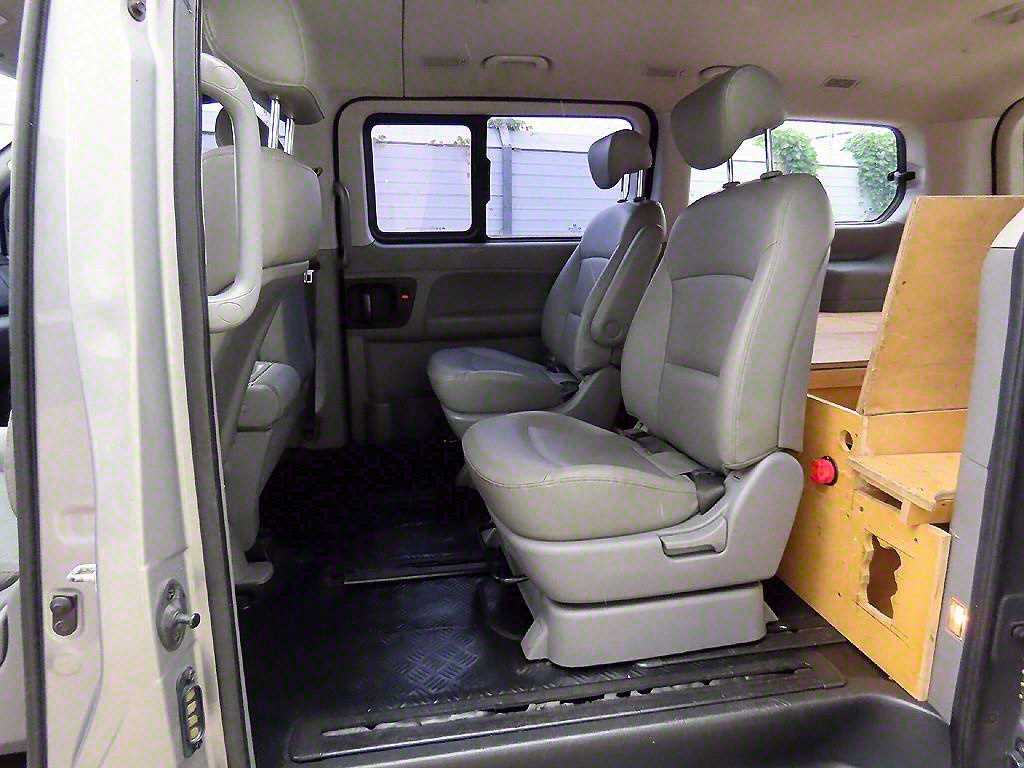 HYUNDAI Starex - Vista 6