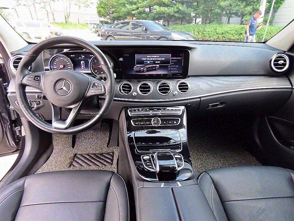 Mercedes Benz E class - Vista 7