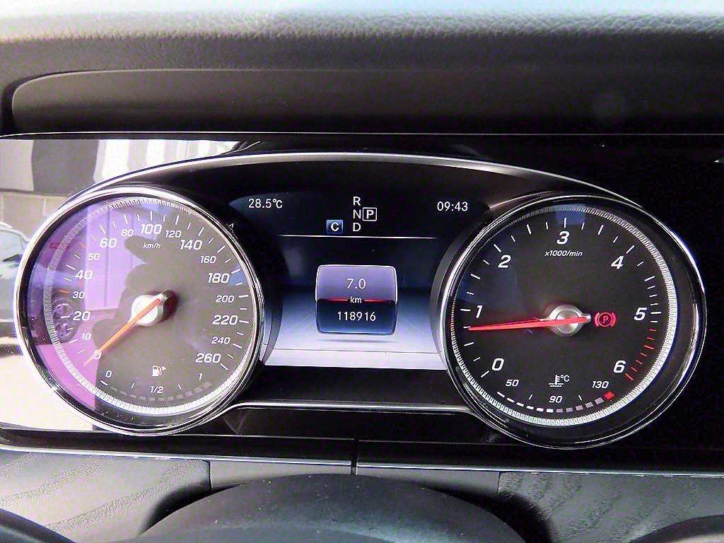 Mercedes Benz E class - Vista 9