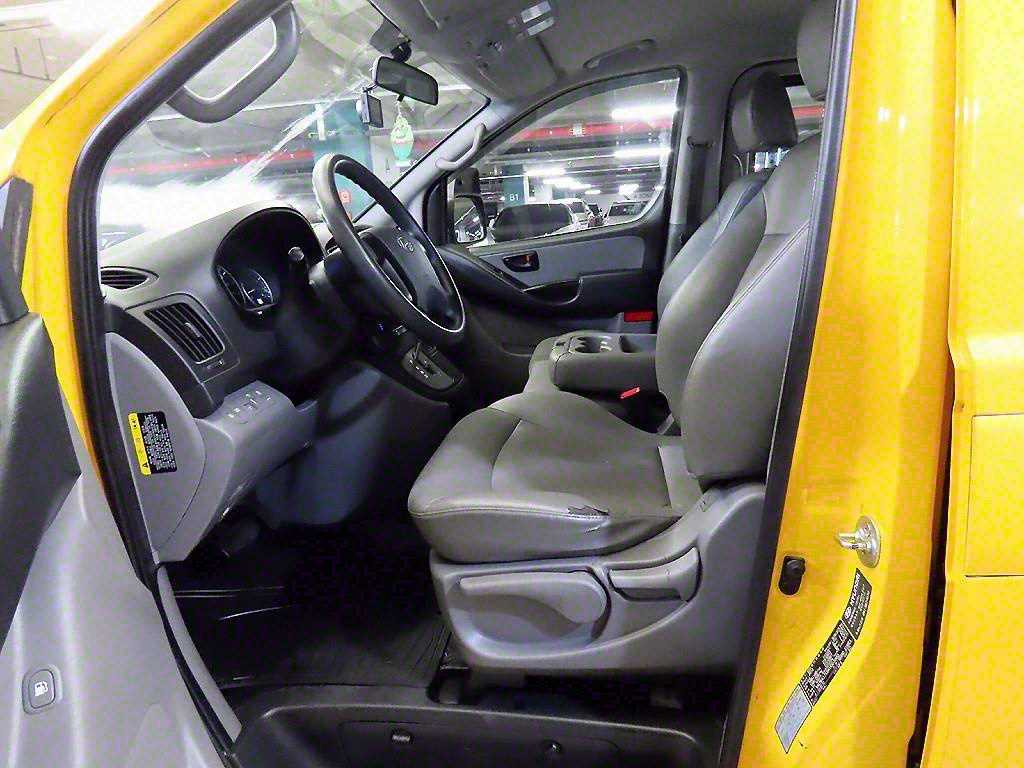 HYUNDAI Starex - Vista 6