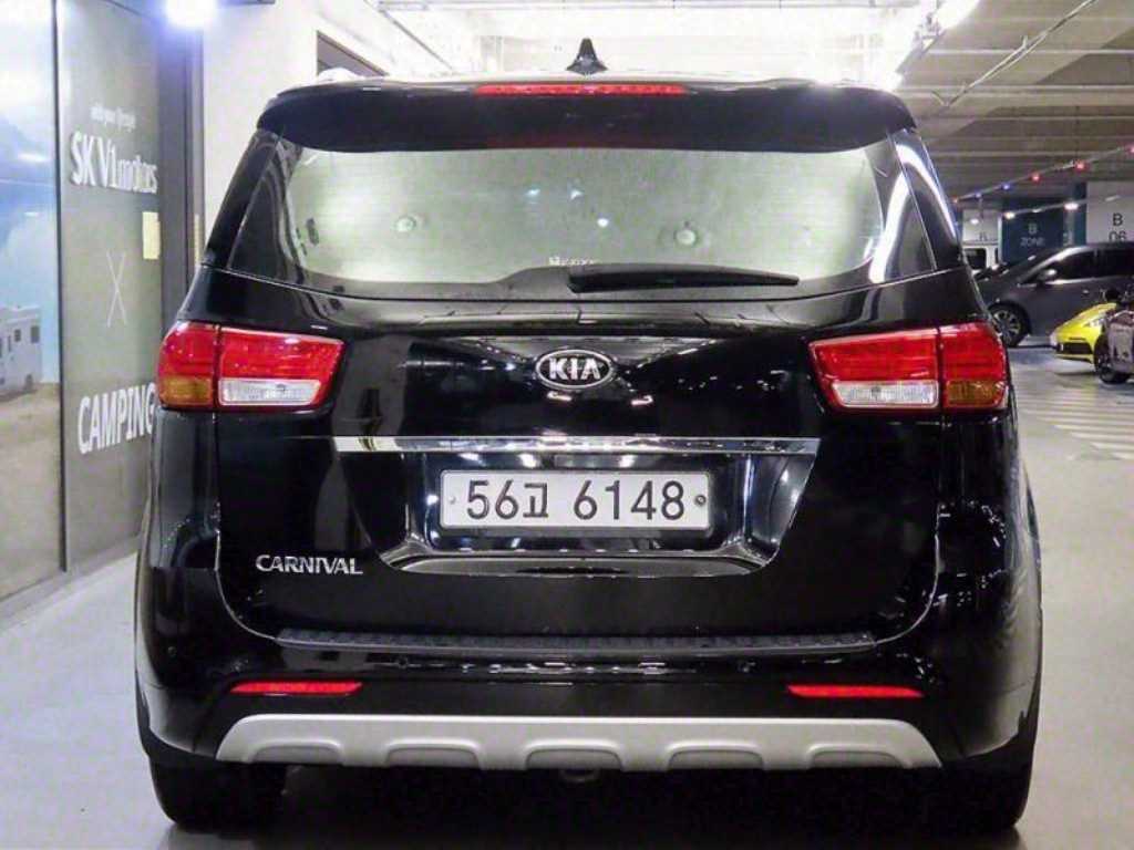 KIA Carnival - Vista 5