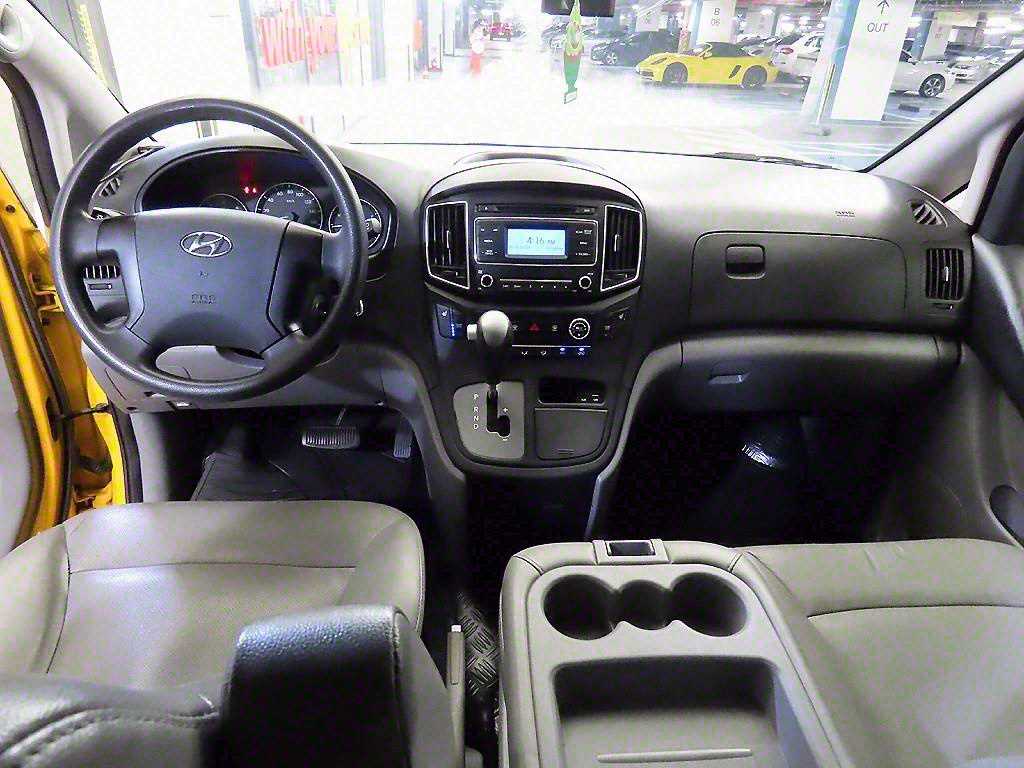 HYUNDAI Starex - Vista 10