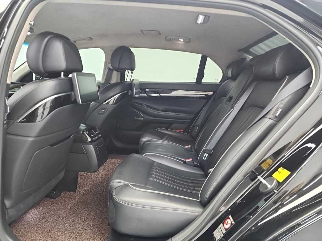 Genesis EQ900 - Vista 12