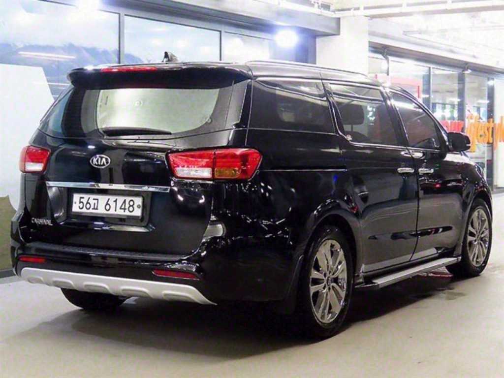 KIA Carnival - Vista 4