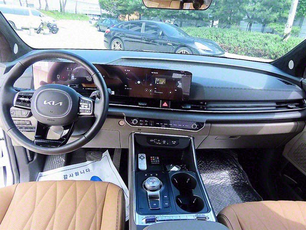 KIA Carnival - Vista 9