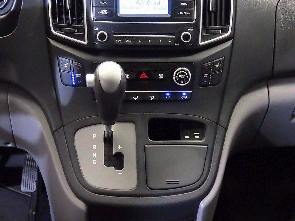 HYUNDAI Starex - Vista 12