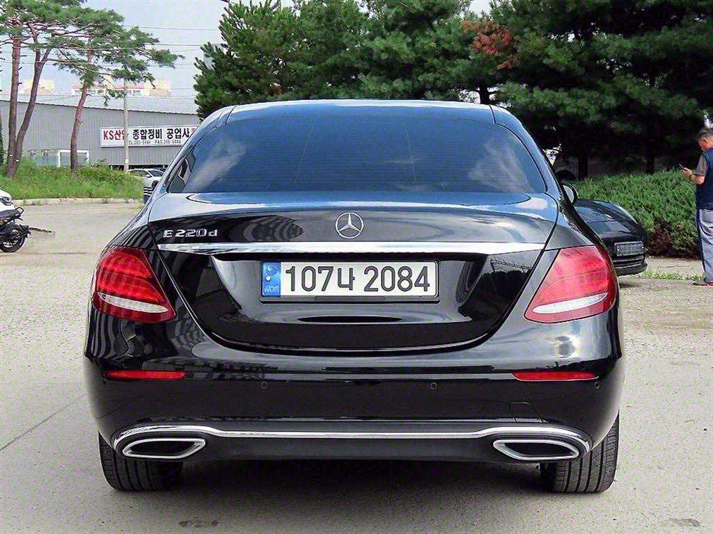 Mercedes Benz E class - Vista 4