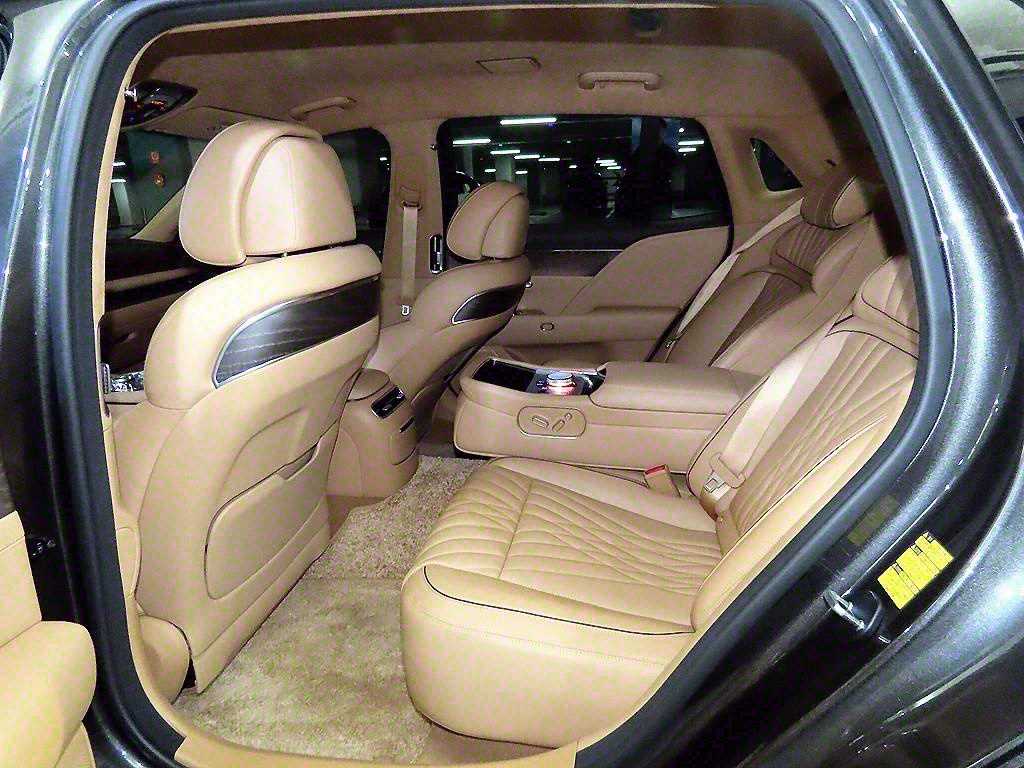 Genesis G90 - Vista 7