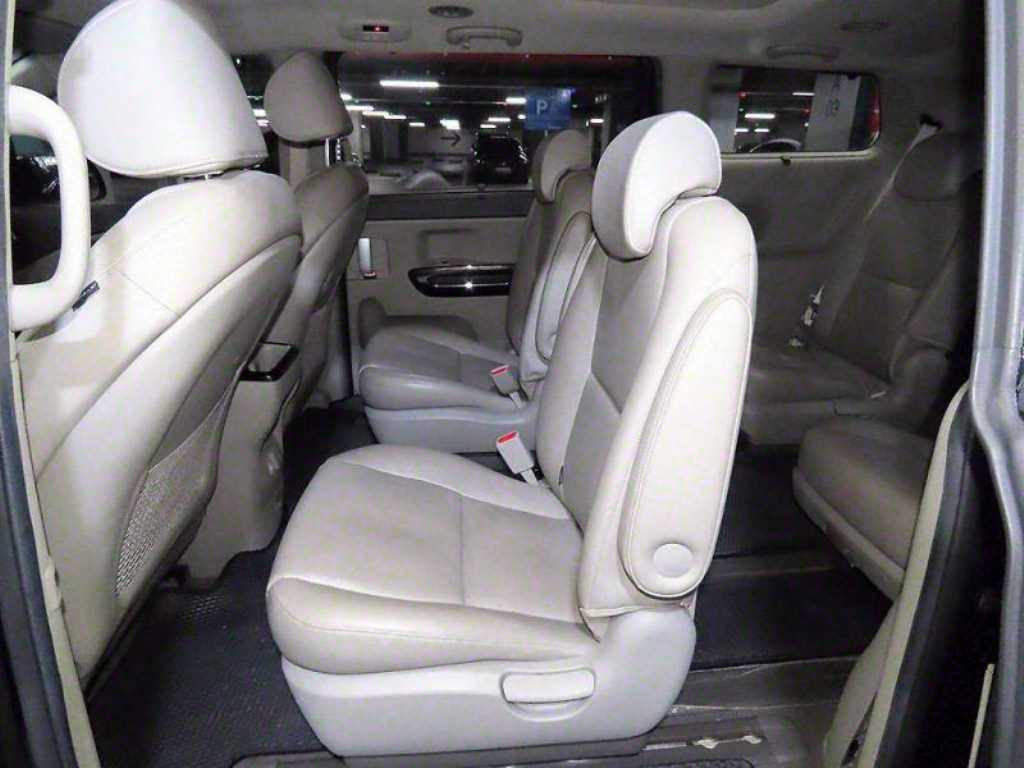 KIA Carnival - Vista 7