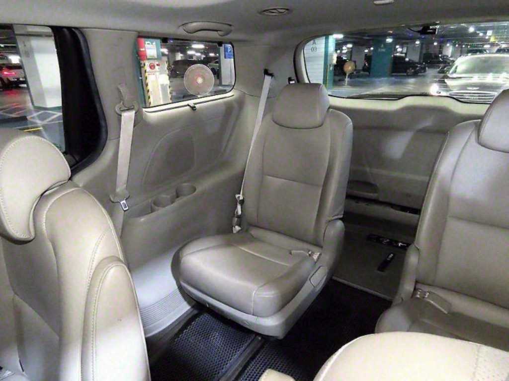 KIA Carnival - Vista 8