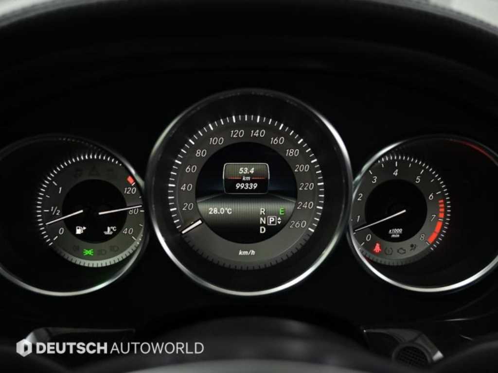 Mercedes Benz CLS Class - Vista 8