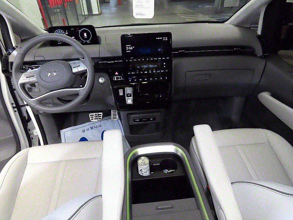 HYUNDAI Staria - Vista 10