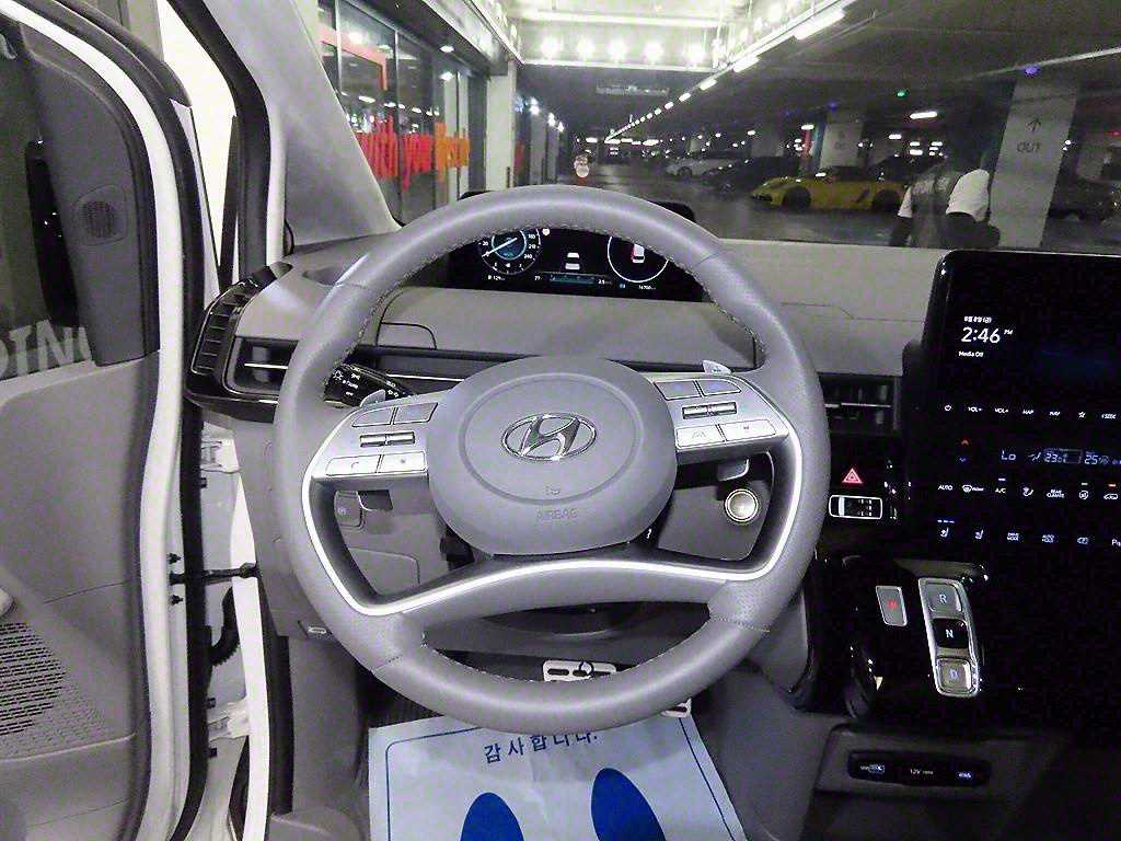 HYUNDAI Staria - Vista 8