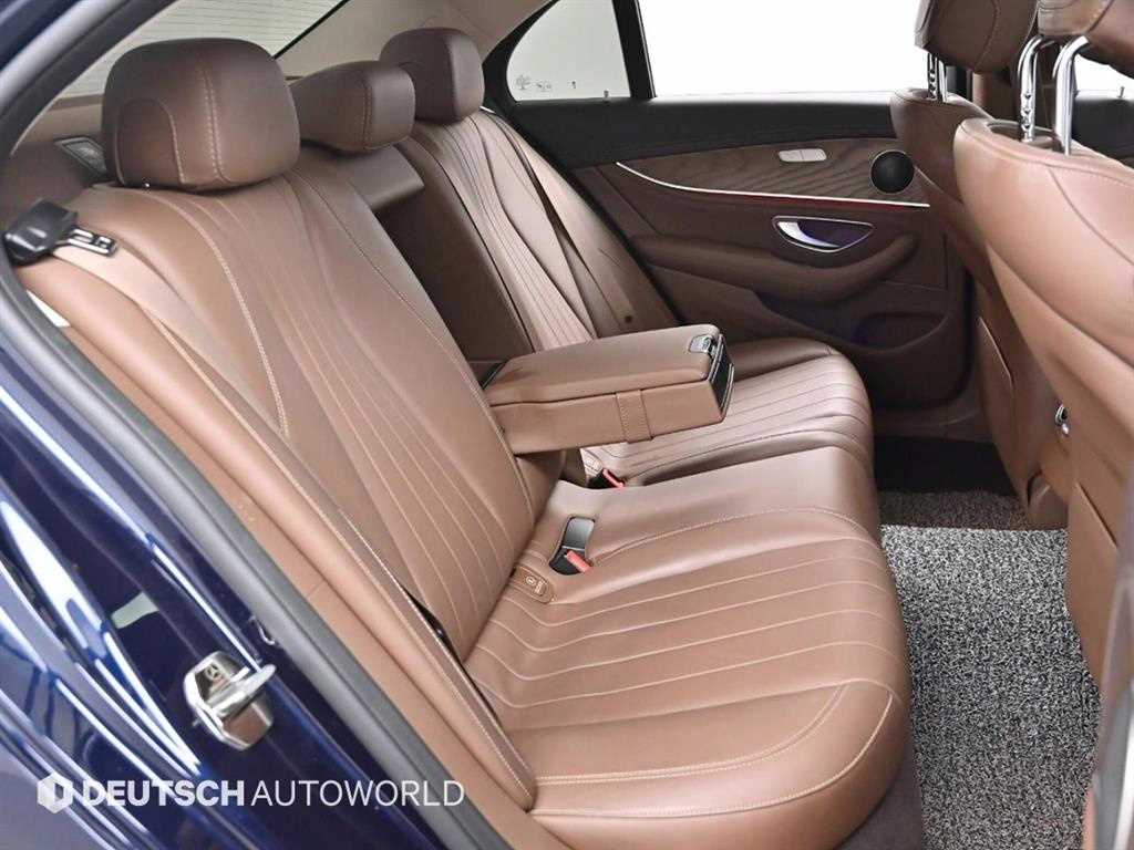 Mercedes Benz E class - Vista 12