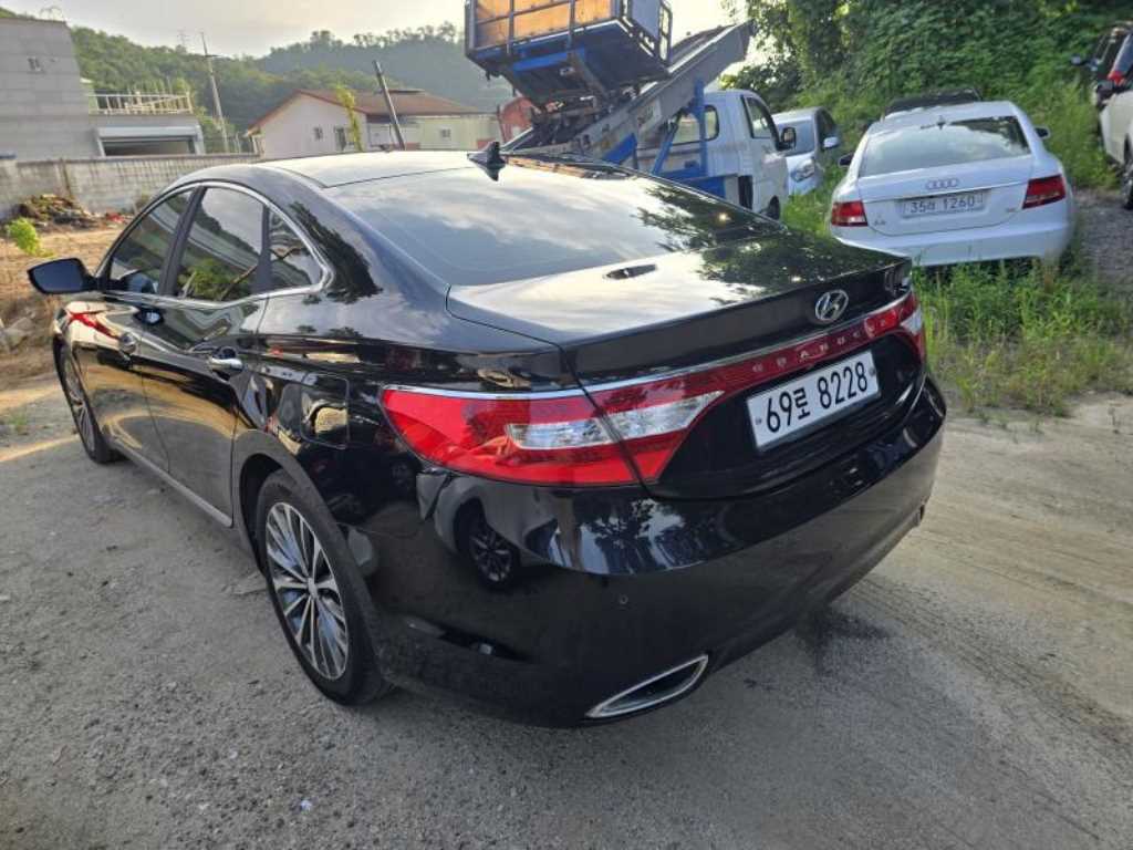 HYUNDAI Grandeur - Vista 5