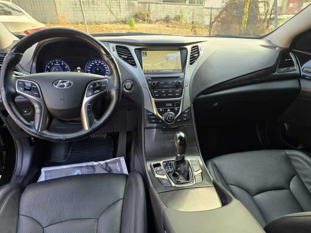 HYUNDAI Grandeur - Vista 10