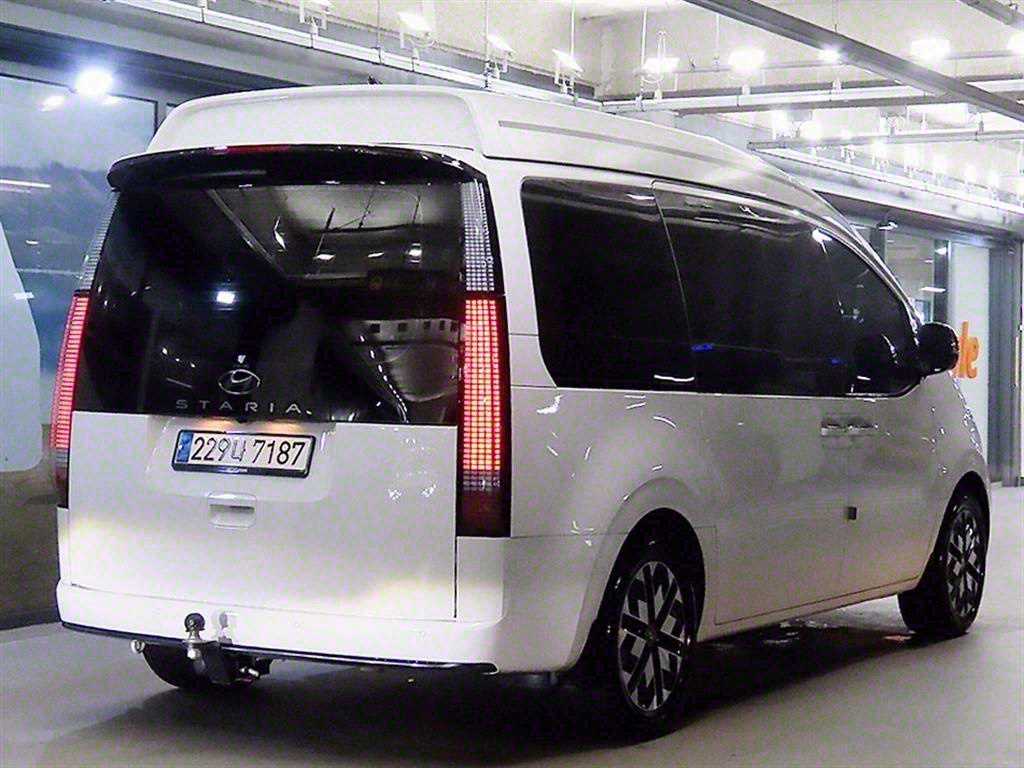 HYUNDAI Staria - Vista 4