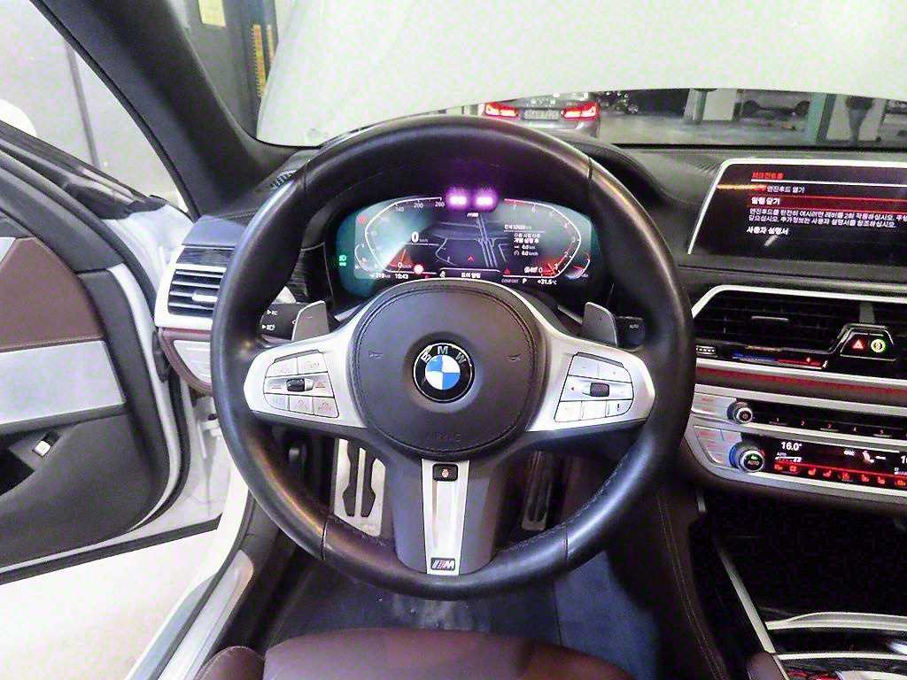 BMW 7 Series - Vista 8