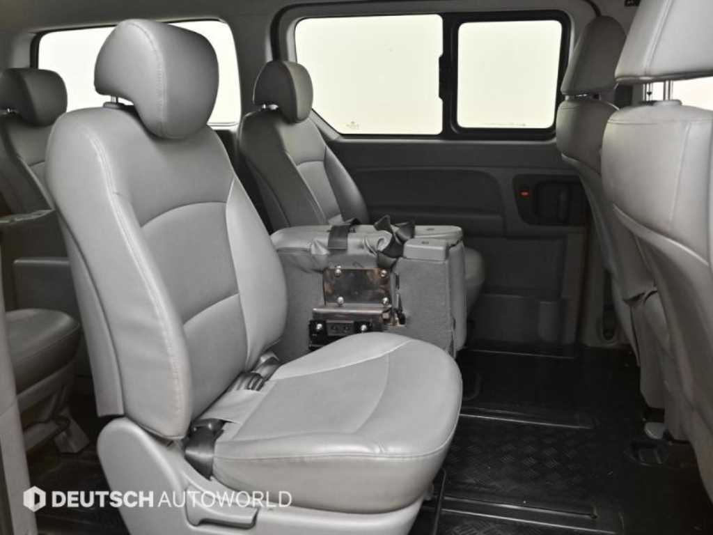 HYUNDAI Starex - Vista 12