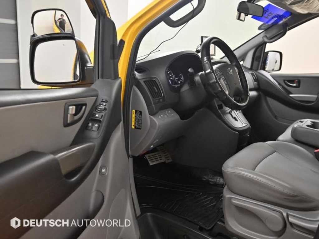 HYUNDAI Starex - Vista 11