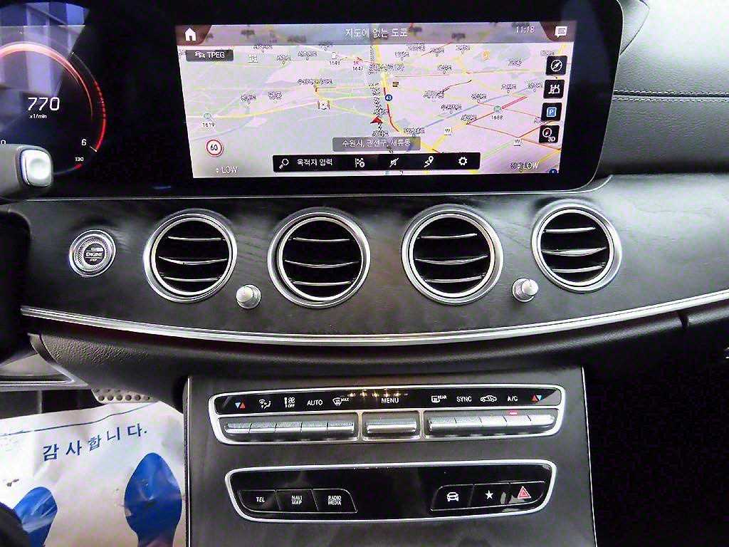 Mercedes Benz E class - Vista 12