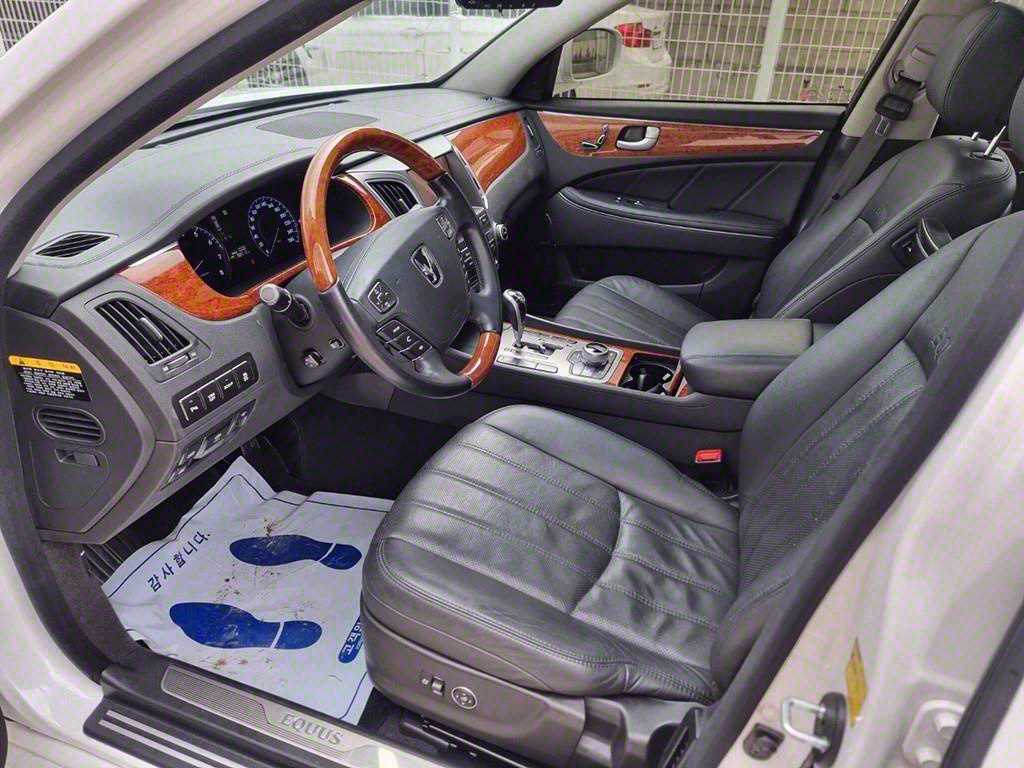 HYUNDAI Equus - Vista 5