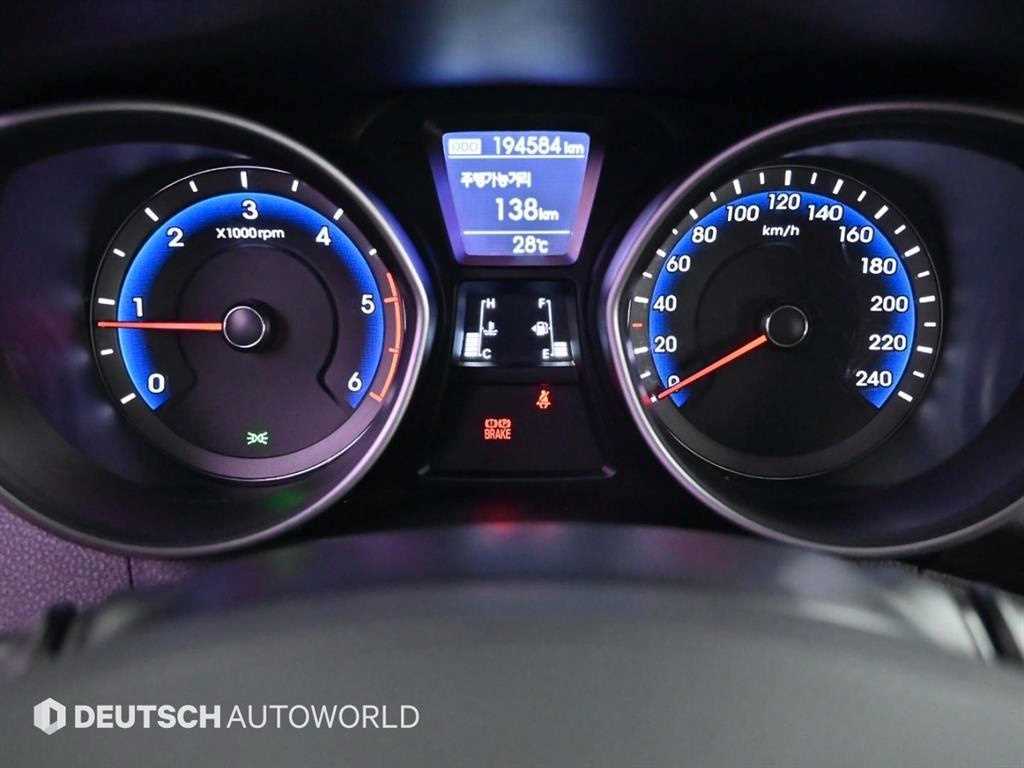 HYUNDAI i30 - Vista 8