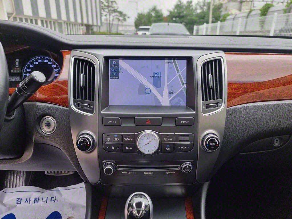 HYUNDAI Equus - Vista 10