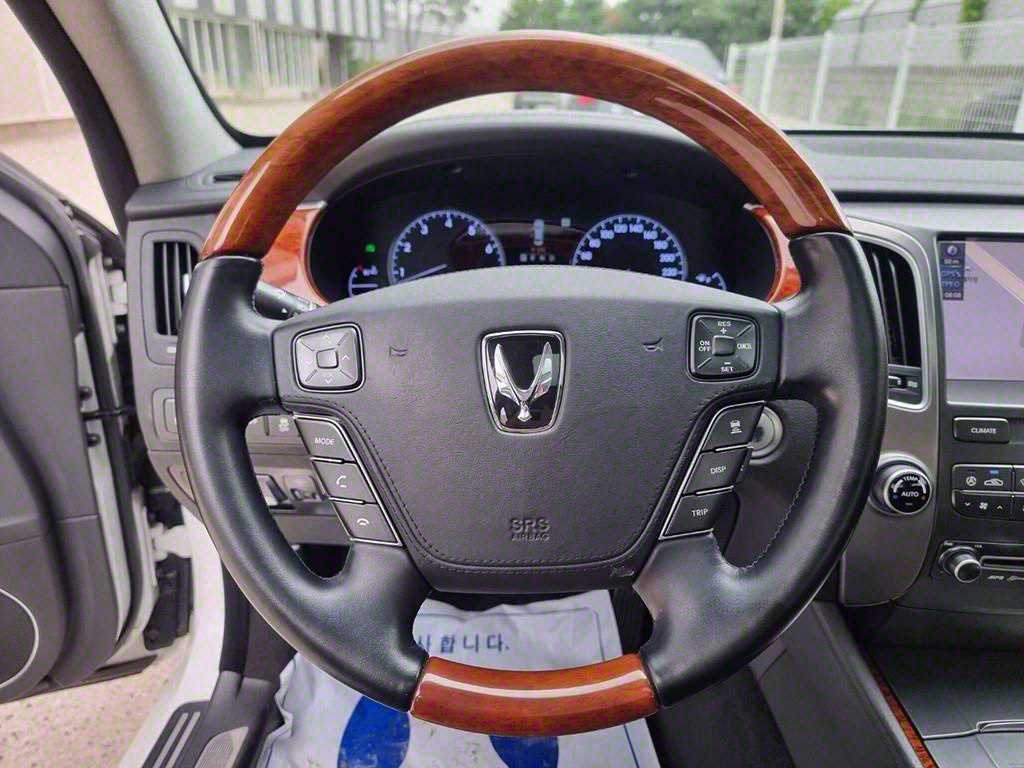 HYUNDAI Equus - Vista 7