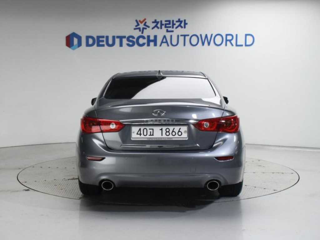 Infiniti Q - Vista 4