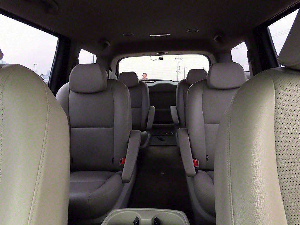 KIA Carnival - Vista 7