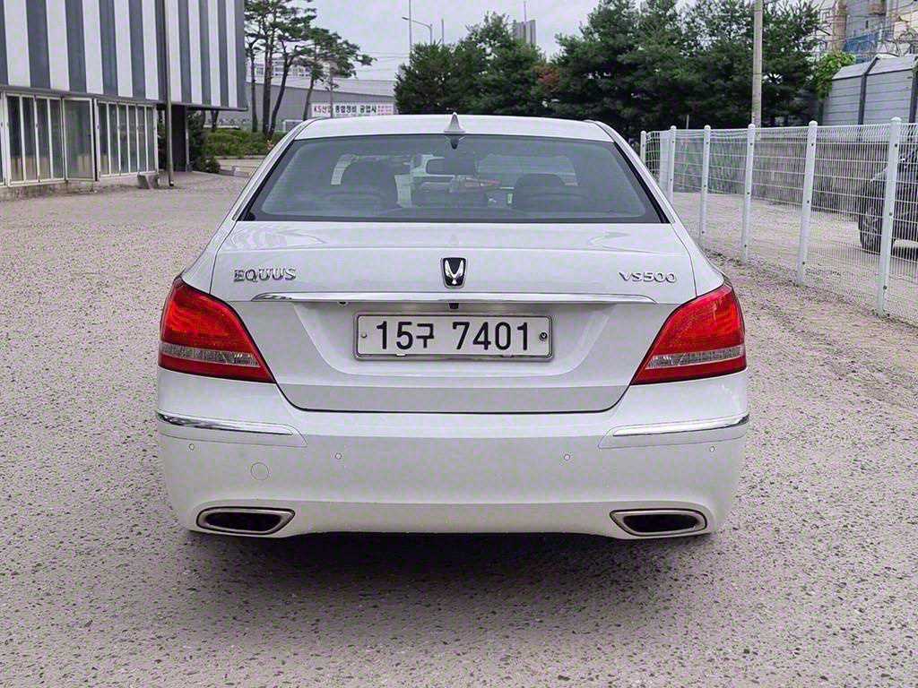 HYUNDAI Equus - Vista 4