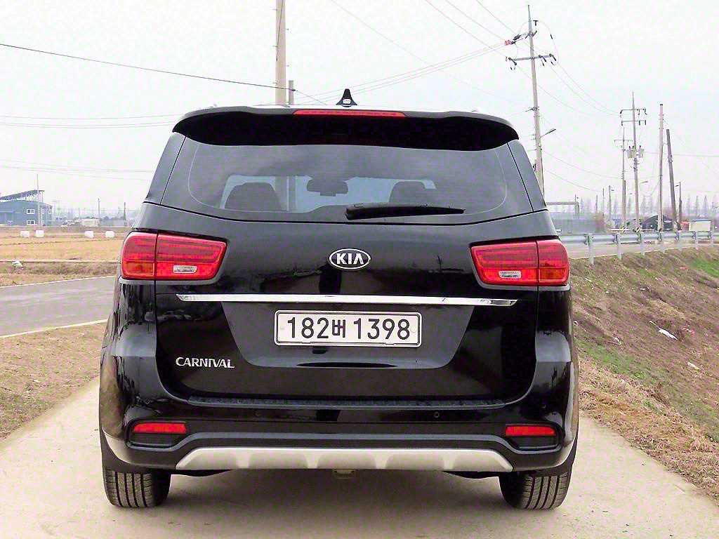 KIA Carnival - Vista 4