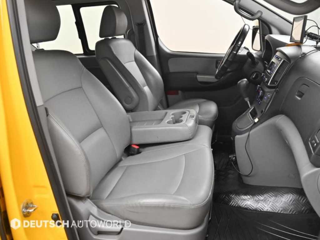 HYUNDAI Starex - Vista 10