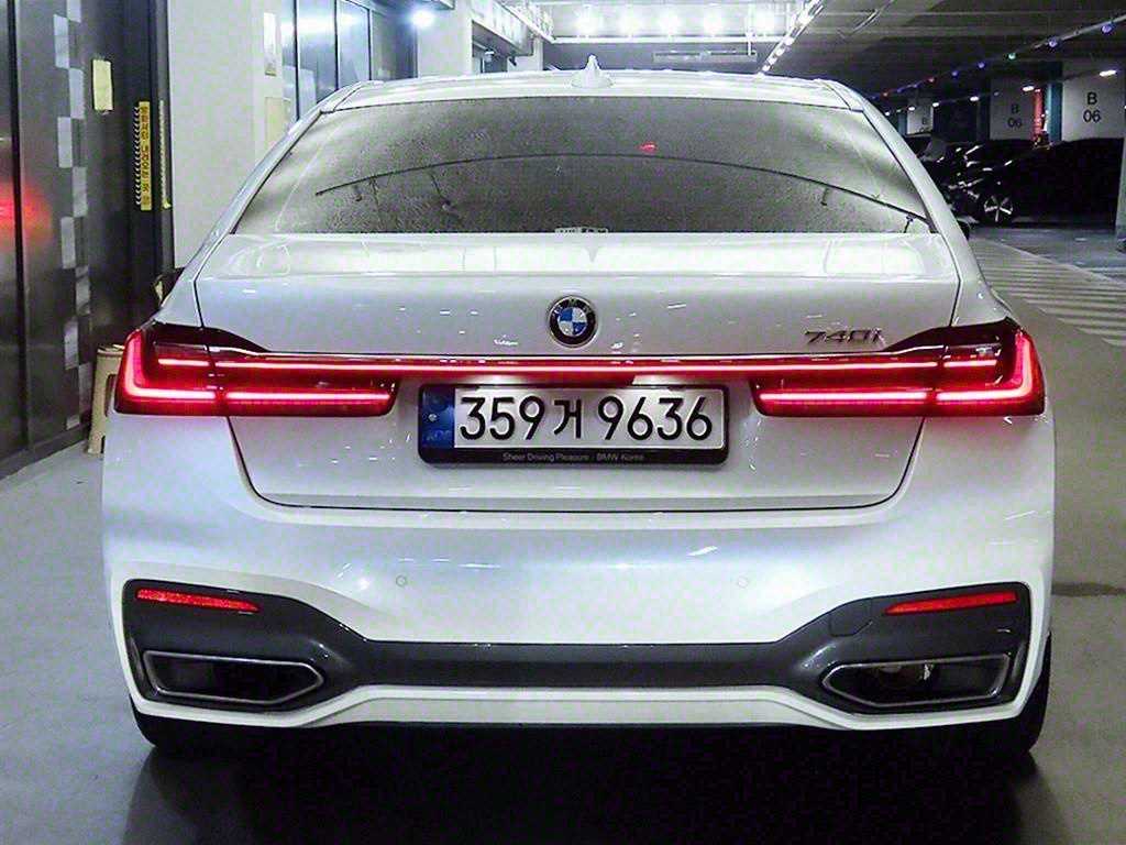 BMW 7 Series - Vista 5