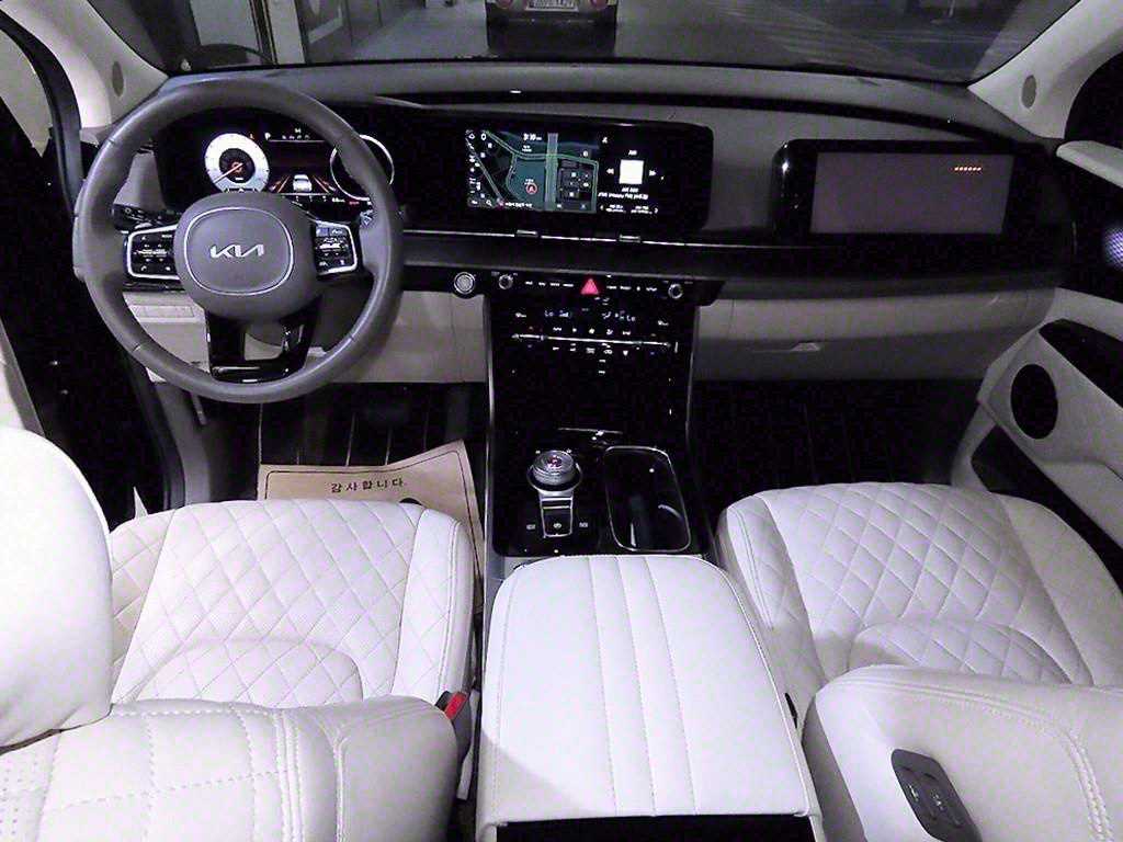 KIA Carnival - Vista 10