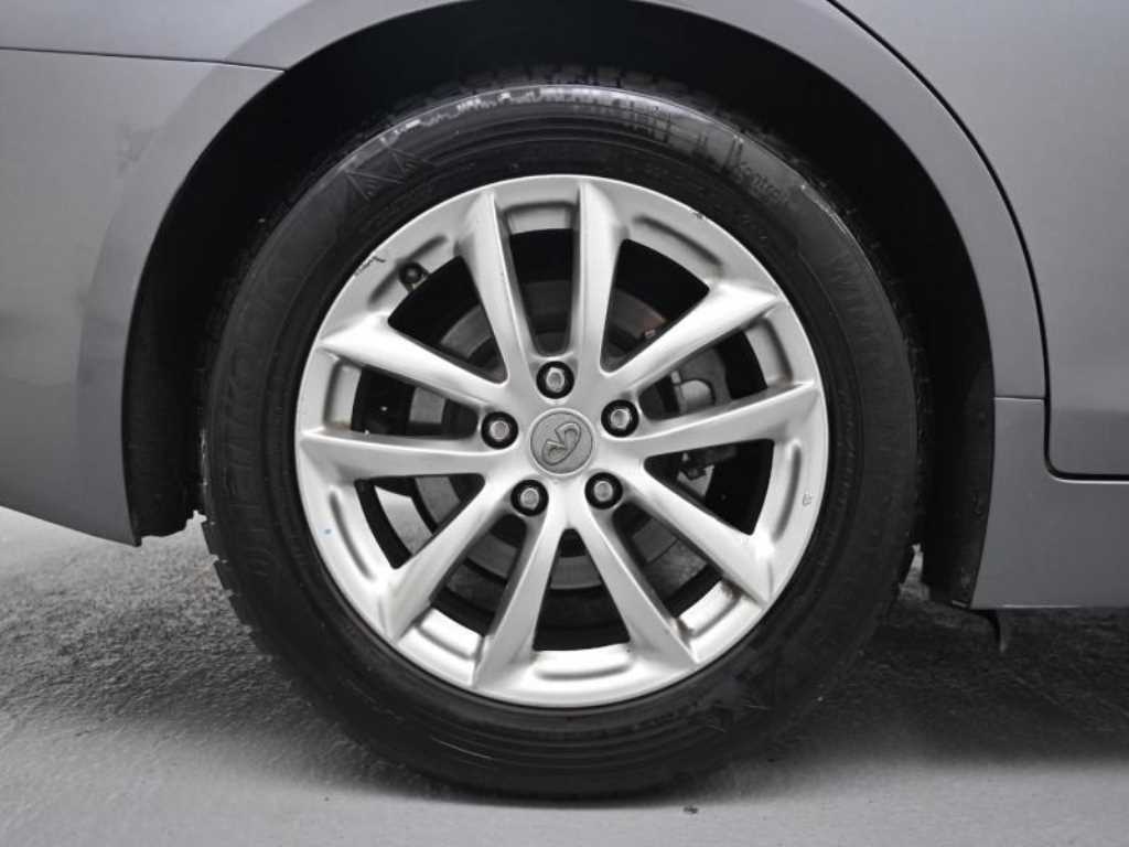 Infiniti Q - Vista 5