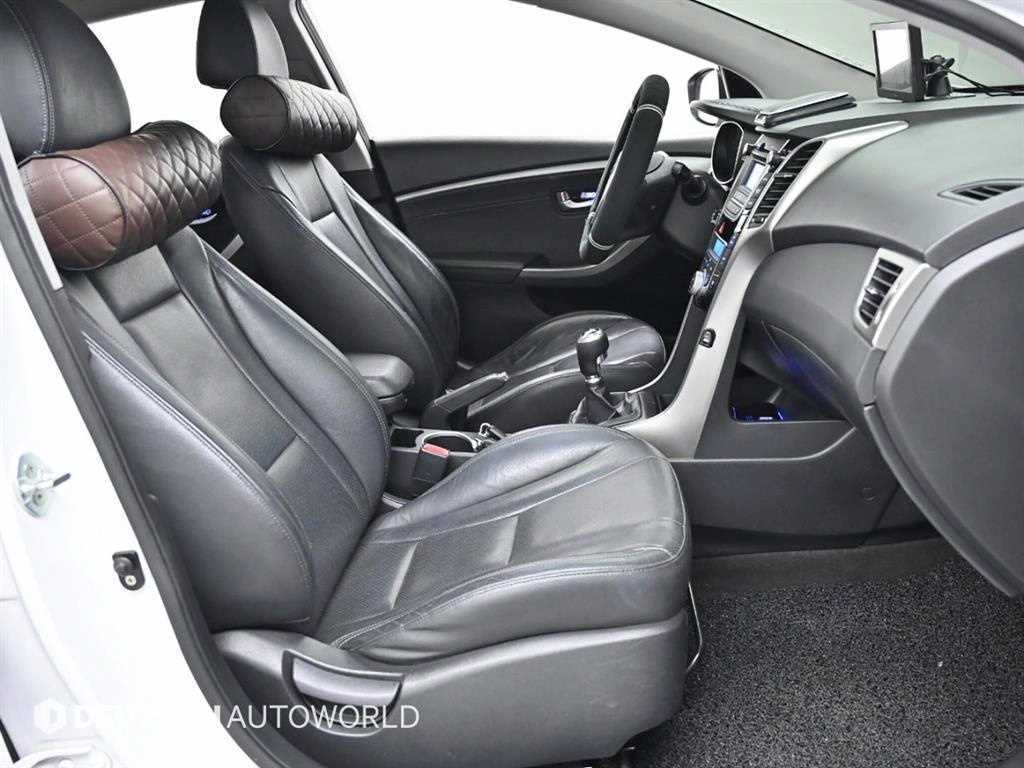 HYUNDAI i30 - Vista 10