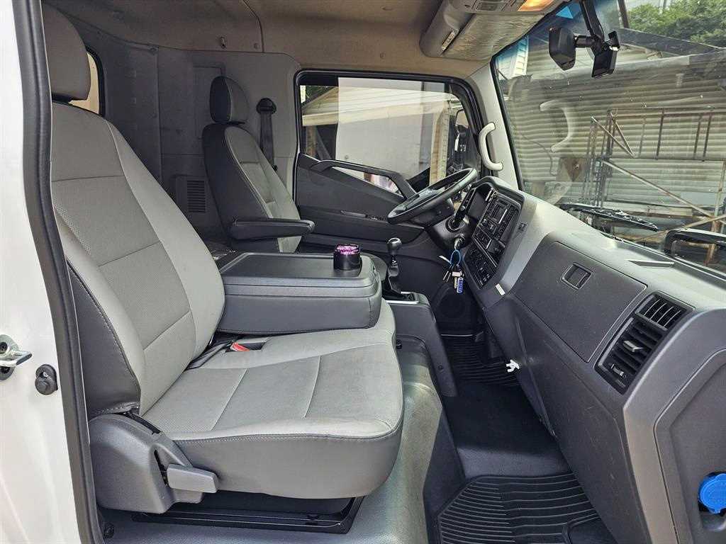 medium and large cargo truck - Vista 12